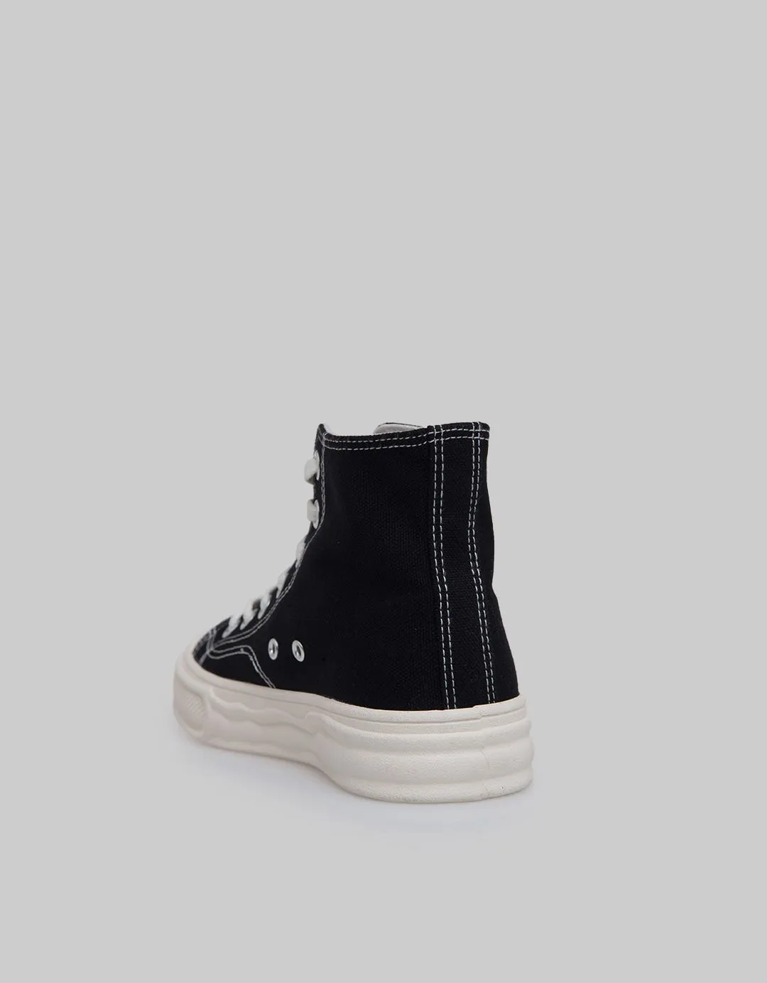 Cardinal Clairine Sepatu Sneakers Wanita