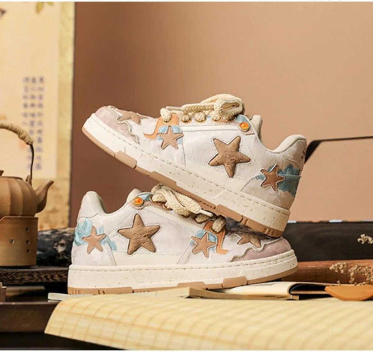Women's Star Y2K Sneakers - Vintage Kawaii Low Top Canvas Shoes Cute Lace Up Walking Star Sneakers with Gold Accents for Girls