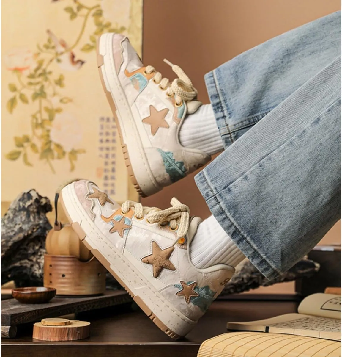 Women's Star Y2K Sneakers - Vintage Kawaii Low Top Canvas Shoes Cute Lace Up Walking Star Sneakers with Gold Accents for Girls